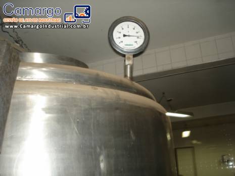 Tanque com capacidade para 1900 litros