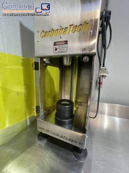Tampadora em inox semi autom�tica CarbonaTech